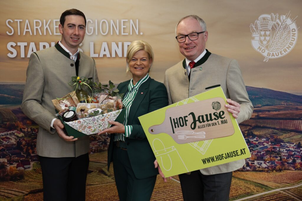 NÖ Bauernbundobmann LH-Stv. Stephan Pernkopf lädt gemeinsam mit Verteidigungsministerin Klaudia Tanner und EU-Mandatar Alexander Bernhuber zur Hofjause rund um den 1. Mai.