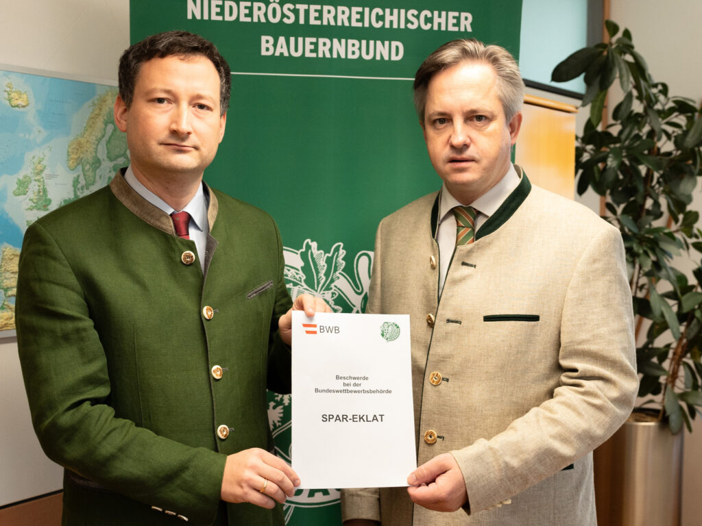 NÖ Bauernbunddirektor Paul Nemecek und Kammerpräsident Johannes Schmuckenschlager reichten heute eine Beschwerde bei der BWB ein.