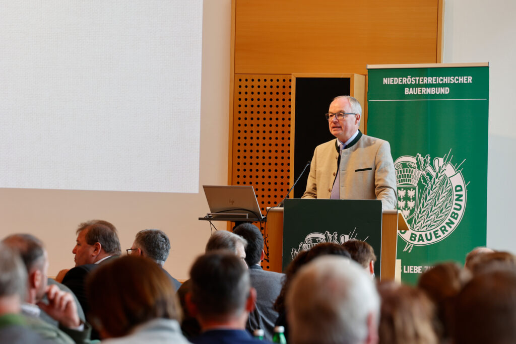 „Mehr Landwirtschaft, weniger Zettelwirtschaft“, fordert NÖ Bauernbundobmann LH-Stv. Stephan Pernkopf.
