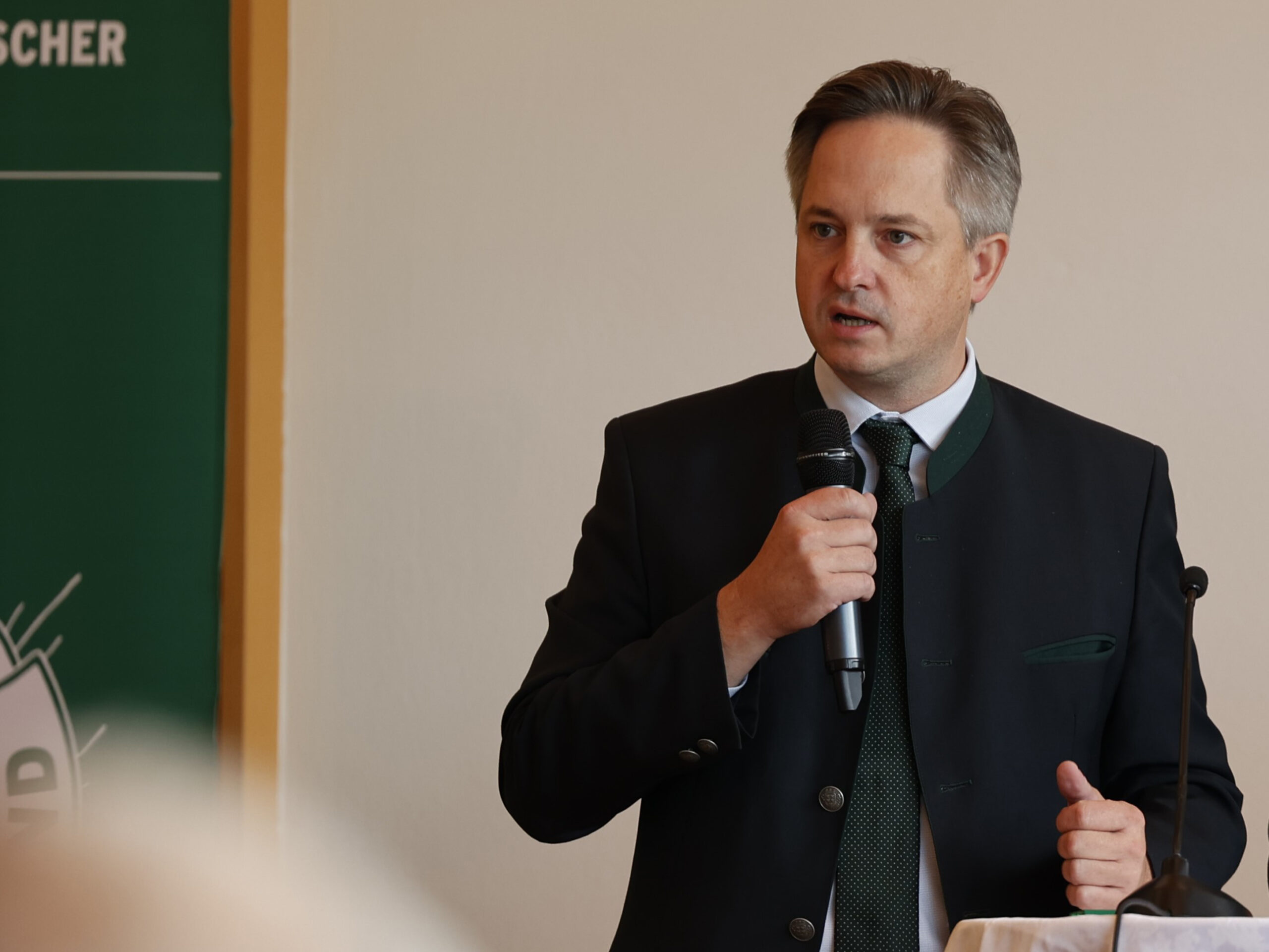 Der niederösterreichische Kammerpräsident Johannes Schmuckenschlager unterstützt die NÖM-Milchbauern.