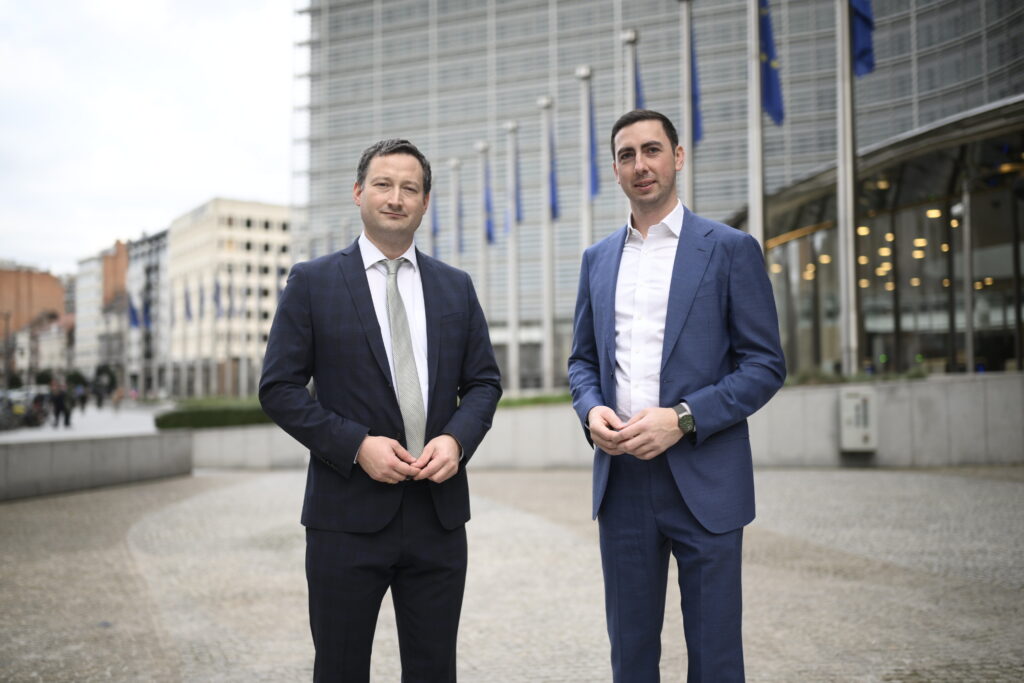 NÖ Bauernbunddirektor Paul Nemecek und EU-Abgeordneter Alexander Bernhuber präsentieren klare Forderungen für die Versorgungssicherheit Europas.