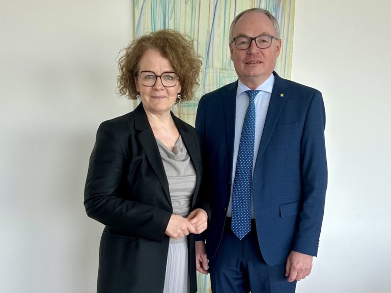 Christiane Teschl-Hofmeister und Stephan Pernkopf fordern weitere Entlastungsschritte ein.