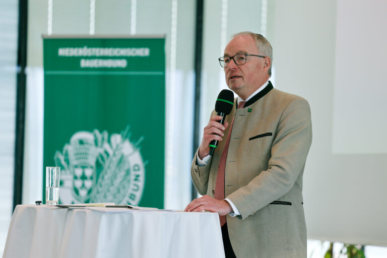 NÖ Bauernbundobmann LH-Stv. Dr. Stephan Pernkopf stellt mit dem Zukunftsprogramm die Weichen im Bauernbund.